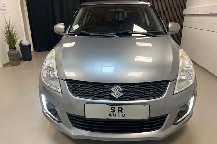 Grå Suzuki Swift fra 2015