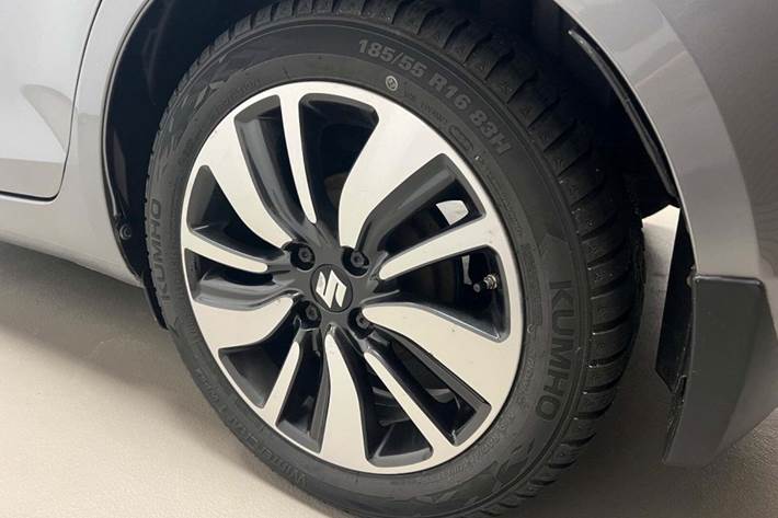 Grå Suzuki Swift fra 2015