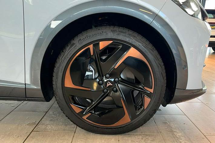 Hvid Cupra Tavascan fra 2025