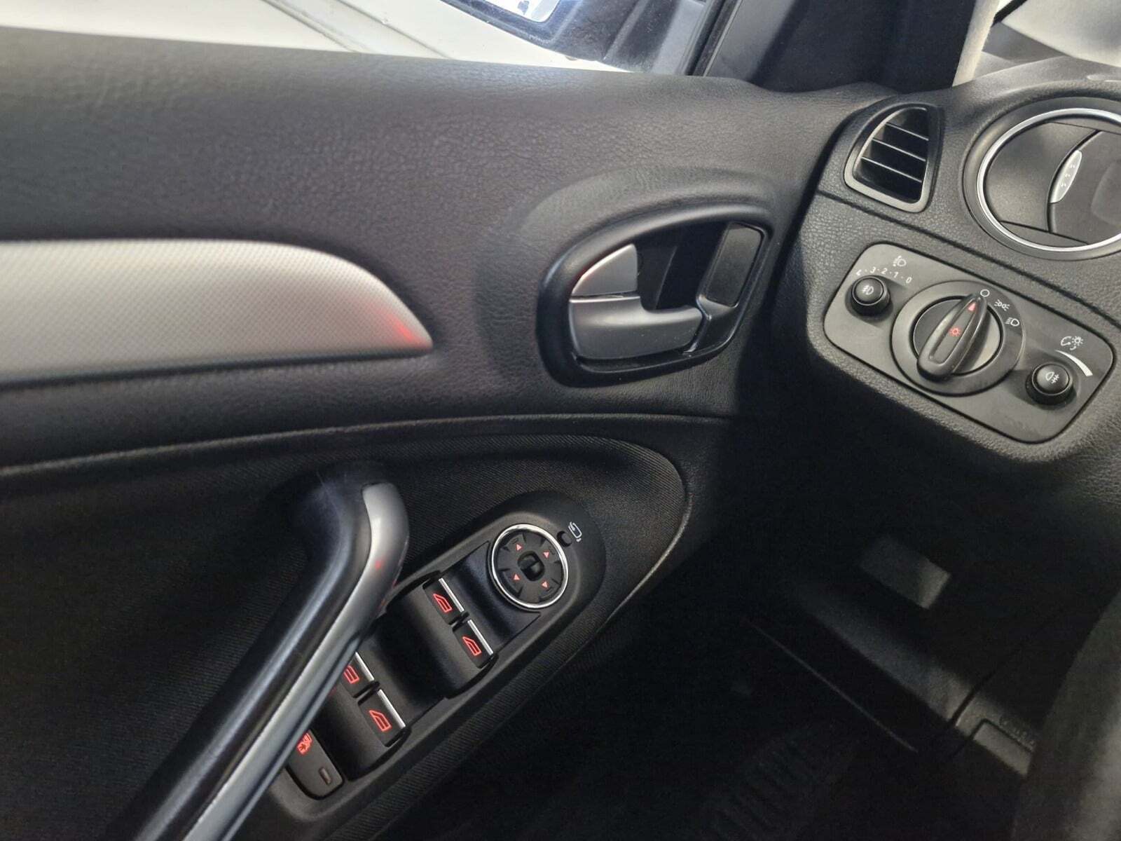 Sort Ford Galaxy fra 2014