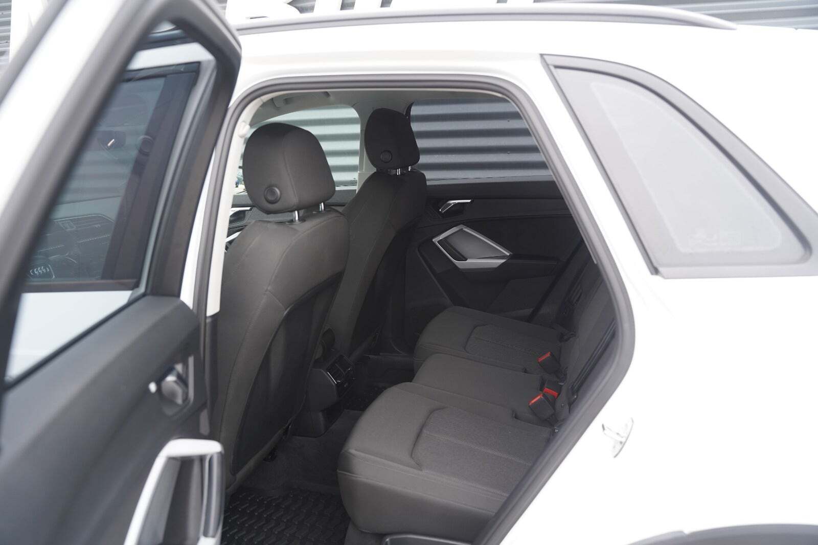 Hvid Audi Q3 fra 2021