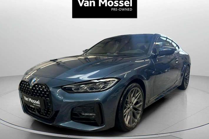 Blå BMW 420d fra 2022 set udefra
