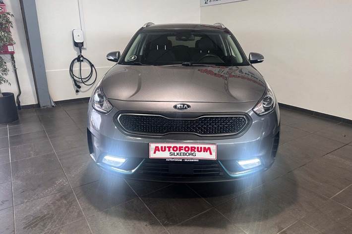 Grå Kia Niro fra 2018