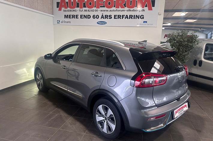 Grå Kia Niro fra 2018
