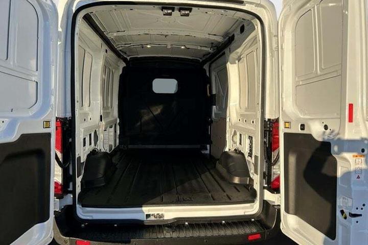 undefined Ford E-Transit 350 L2 Van fra 2025 set udefra
