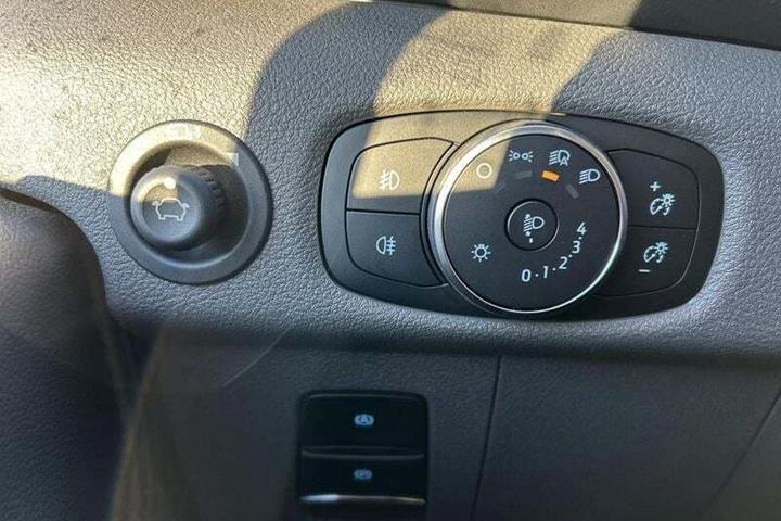 undefined Ford E-Transit 350 L2 Van fra 2025 set indefra