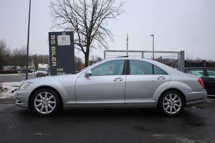 Sølv Mercedes S500 fra 2007