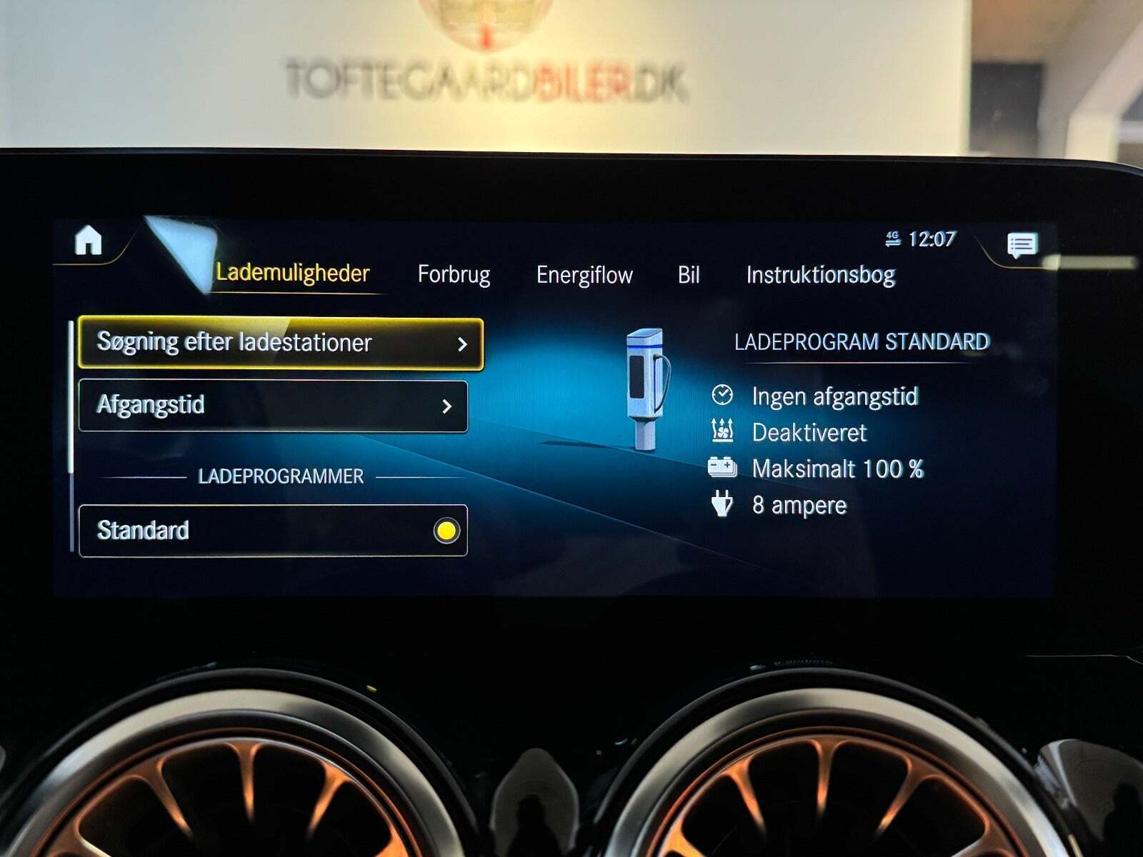 Sort Mercedes EQB350 fra 2021