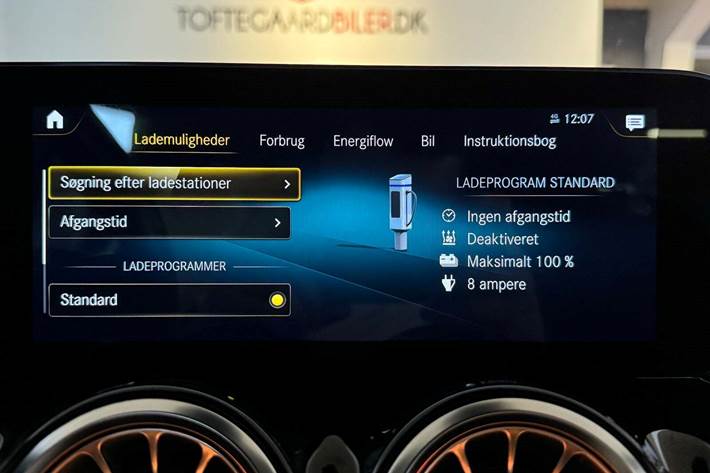 Sort Mercedes EQB350 fra 2021