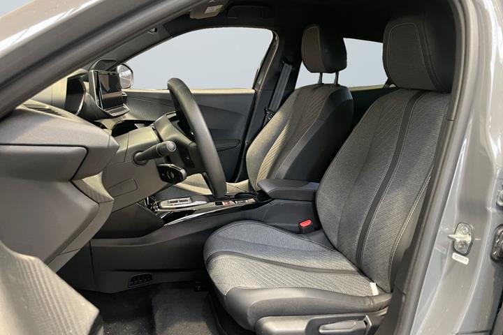 Grå Peugeot e-2008 fra 2025