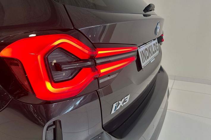 Grå BMW iX3 fra 2023