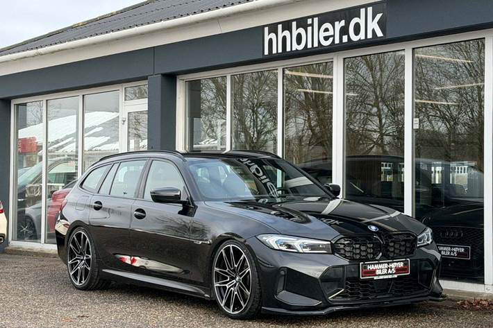 Sort BMW 330e fra 2023 set udefra