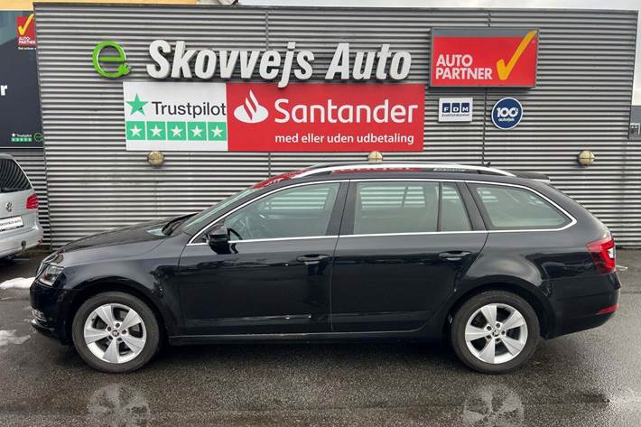Sort Skoda Octavia fra 2018