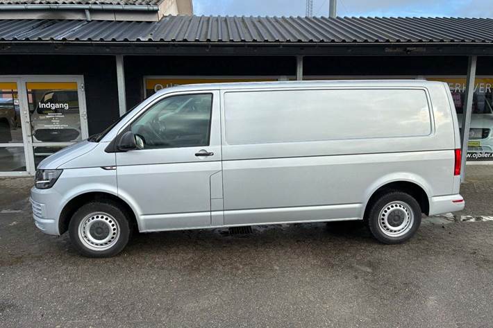 Sølv VW Transporter fra 2017