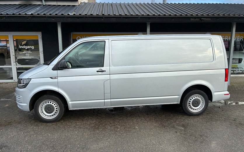VW Transporter 2,0 TDi 150 Kassevogn lang