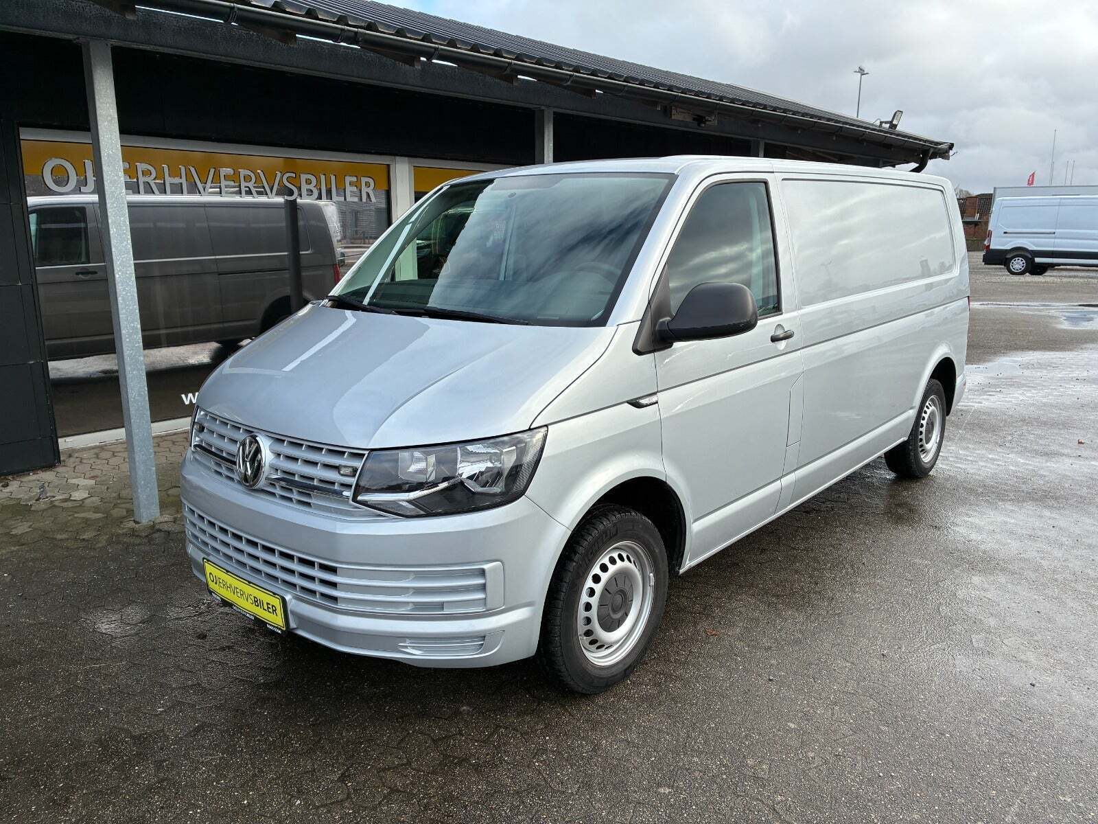 Sølv VW Transporter fra 2017