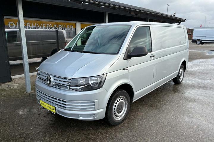 Sølv VW Transporter fra 2017