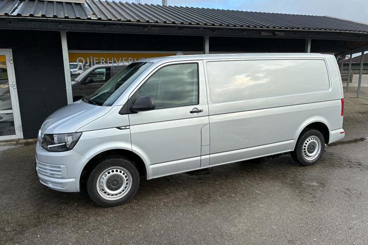 Sølv VW Transporter fra 2017