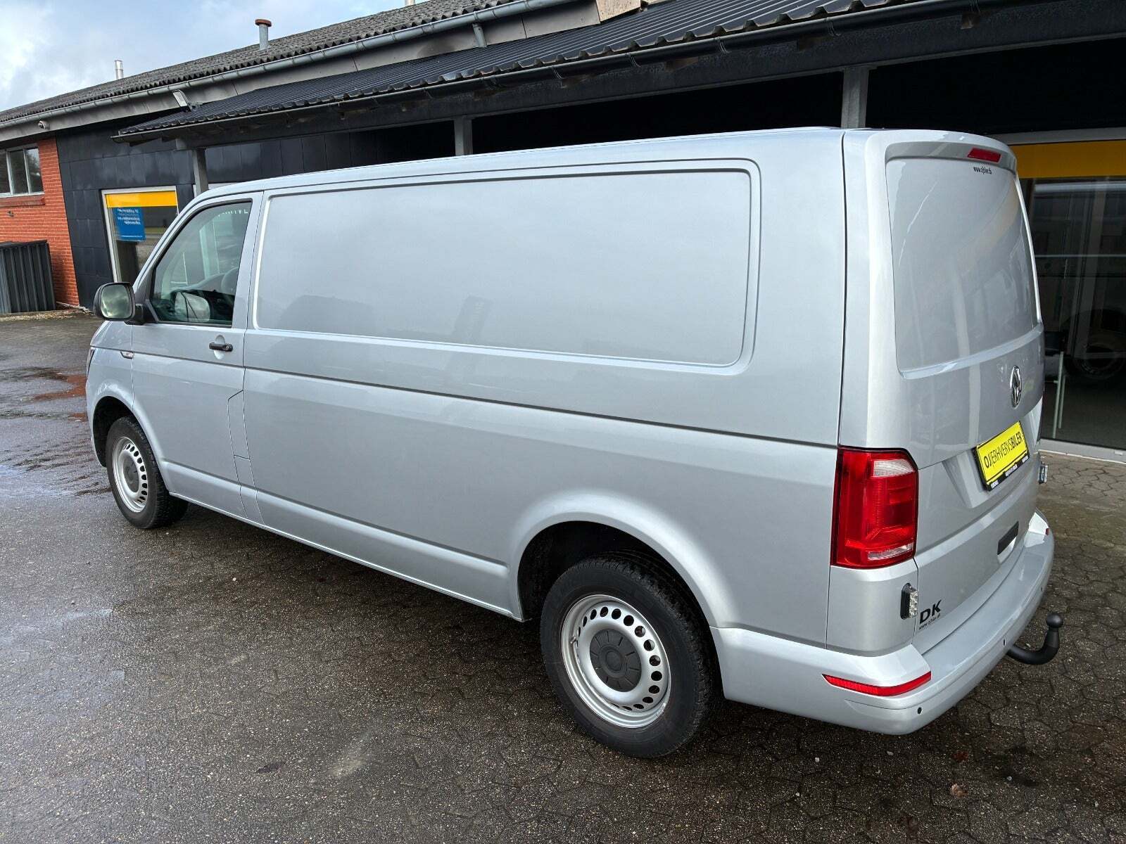 VW Transporter 2,0 TDi 150 Kassevogn lang