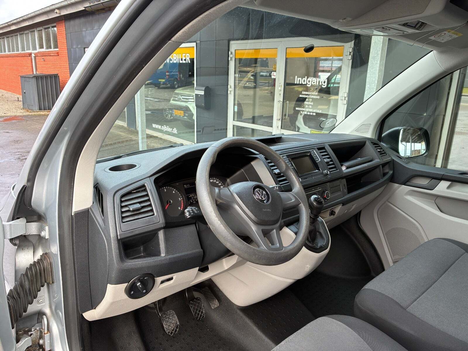 Sølv VW Transporter fra 2017