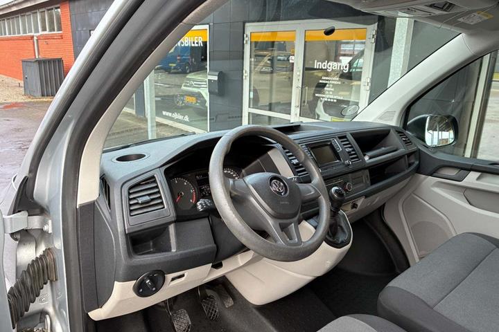 Sølv VW Transporter fra 2017