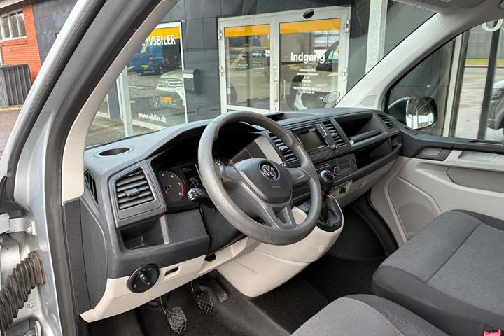 Sølv VW Transporter fra 2017