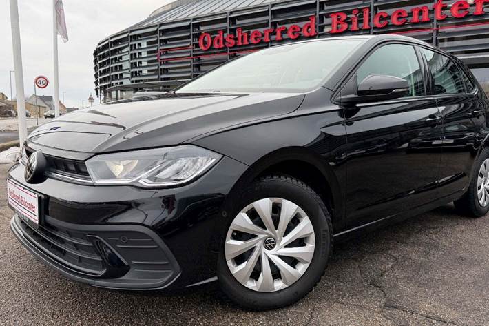 Sort VW Polo fra 2023 set udefra