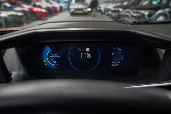 Orange Peugeot e-2008 fra 2022