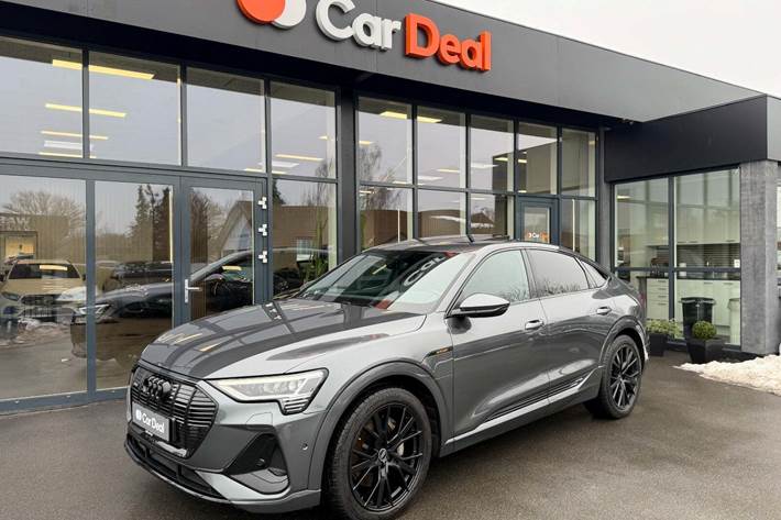 Grå Audi e-tron fra 2022 set udefra