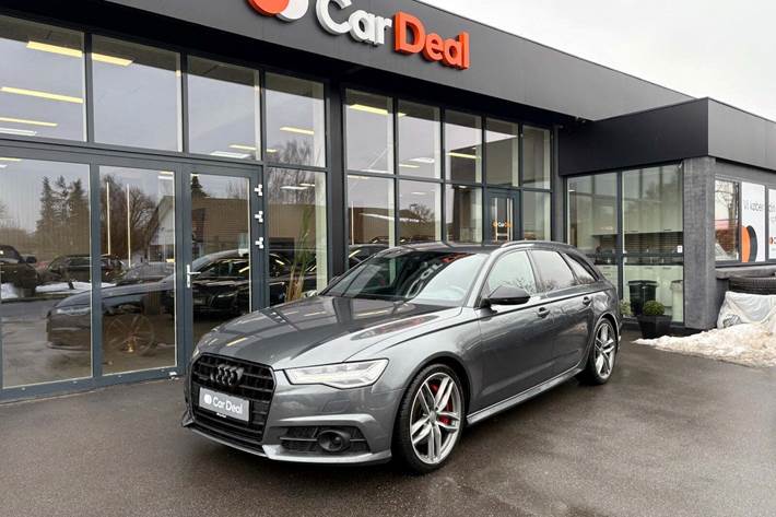 Grå Audi A6 fra 2017 set udefra