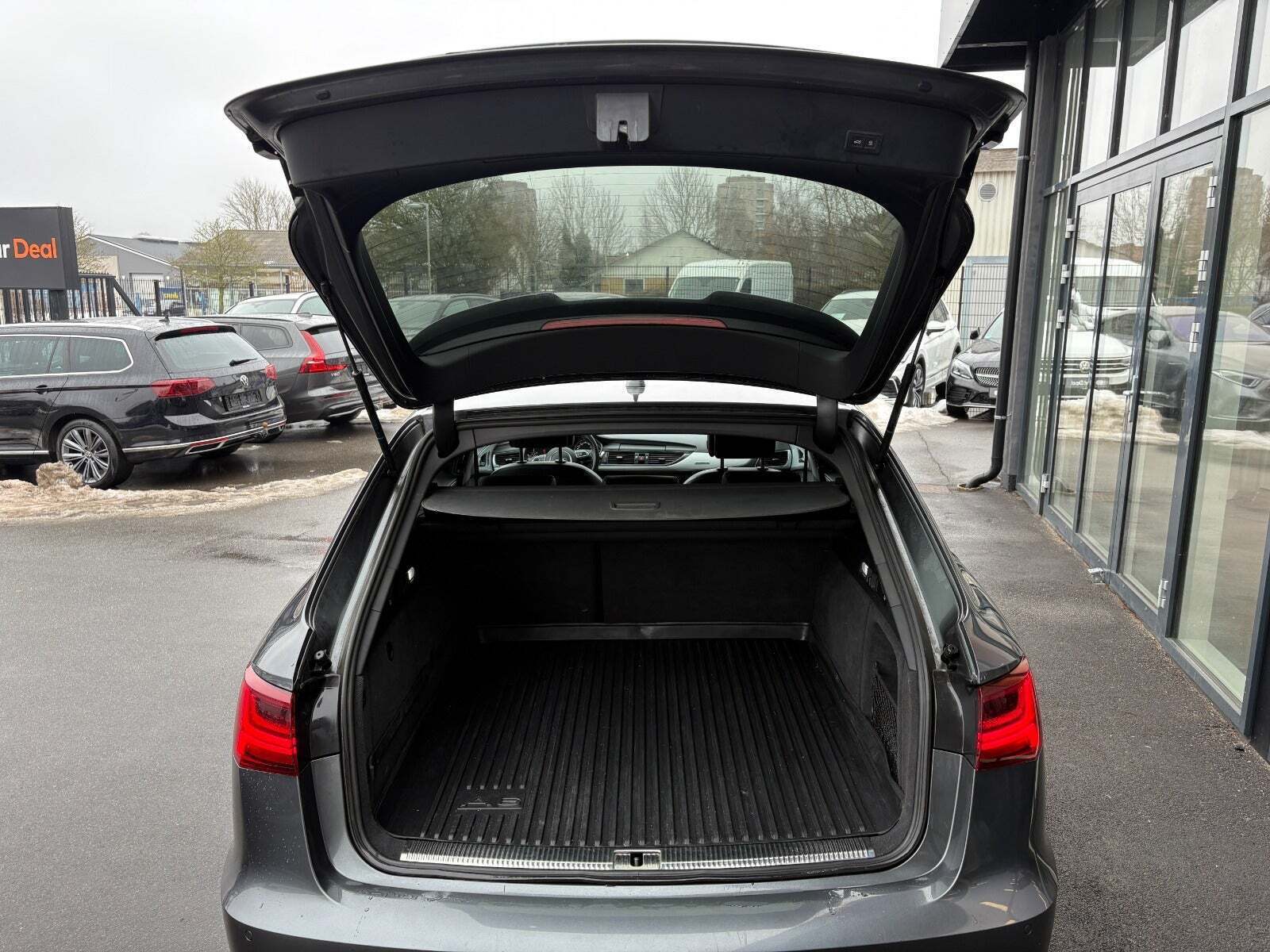 Grå Audi A6 fra 2017