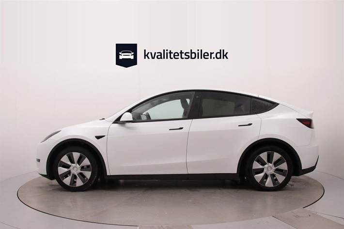 Hvid Tesla Model Y fra 2022