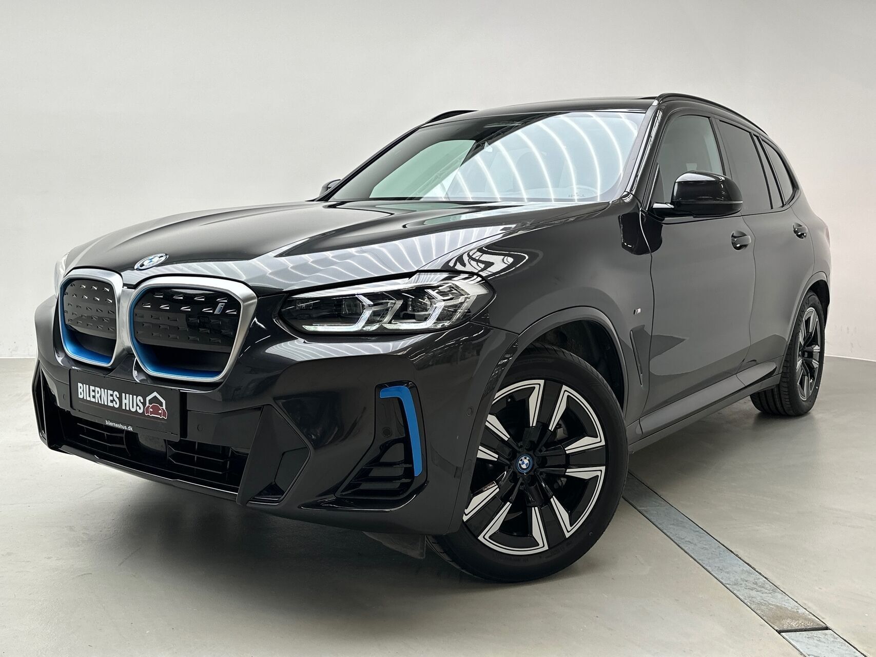 Sort BMW iX3 fra 2022