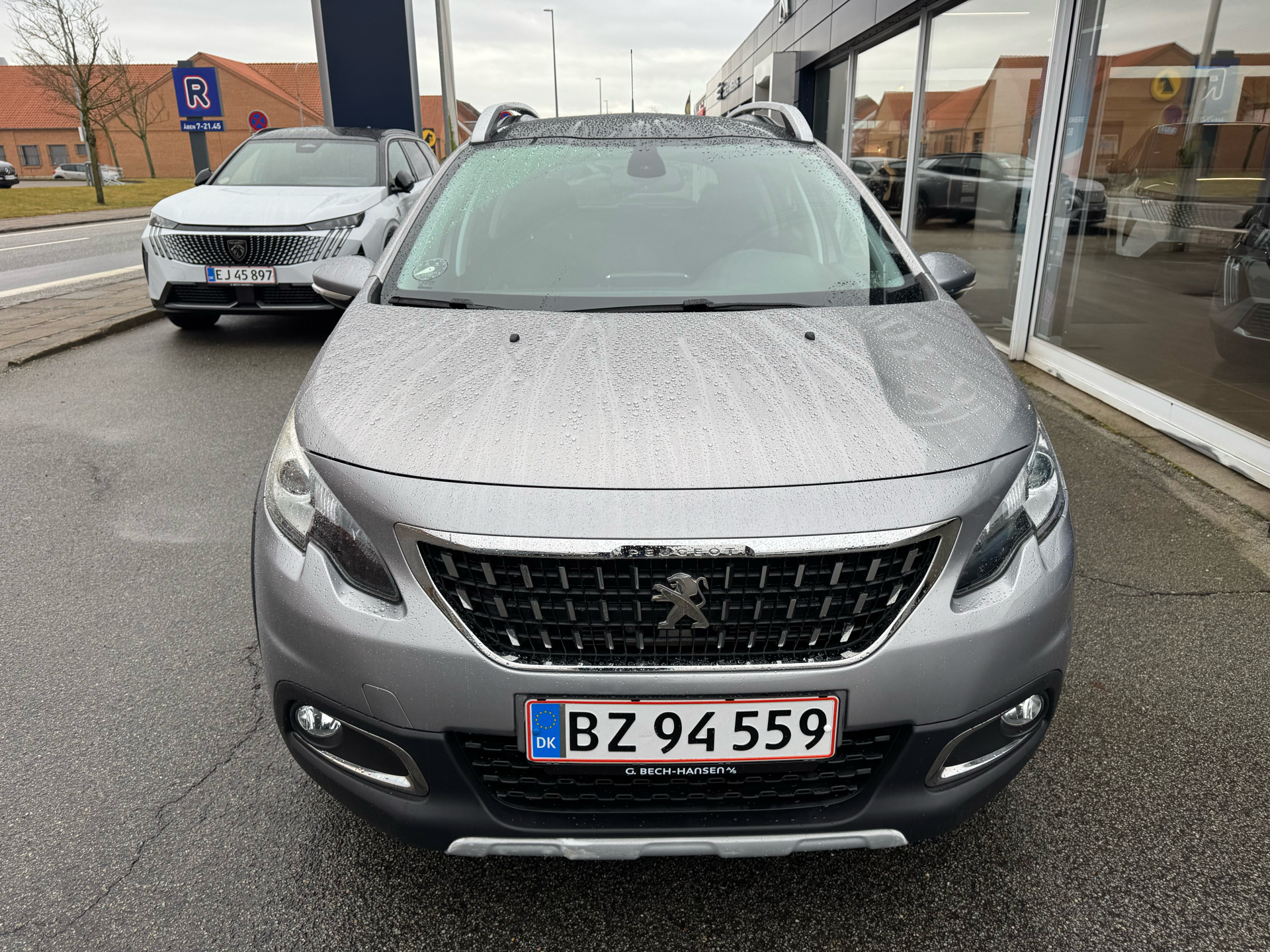 Peugeot 2008 1,2 e-THP Selection Sky 110HK 5d