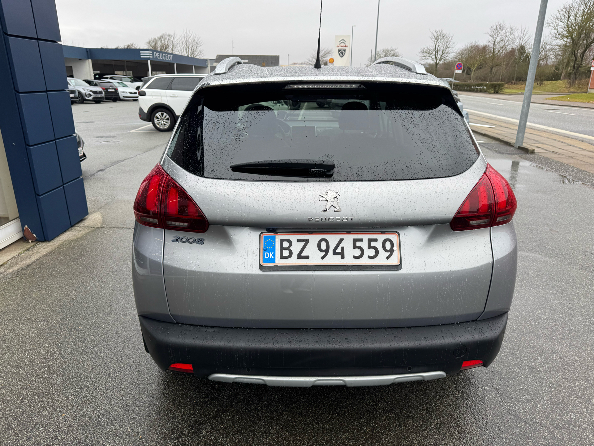 Peugeot 2008 1,2 e-THP Selection Sky 110HK 5d