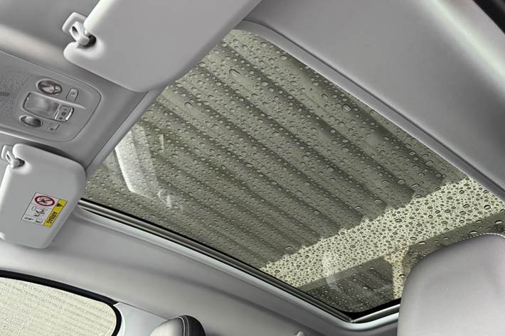 Grå Peugeot 2008 fra 2018