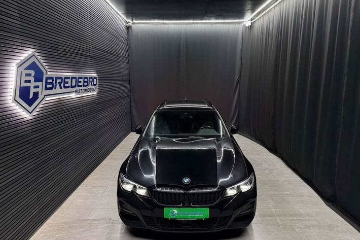 Sort BMW 330e fra 2020