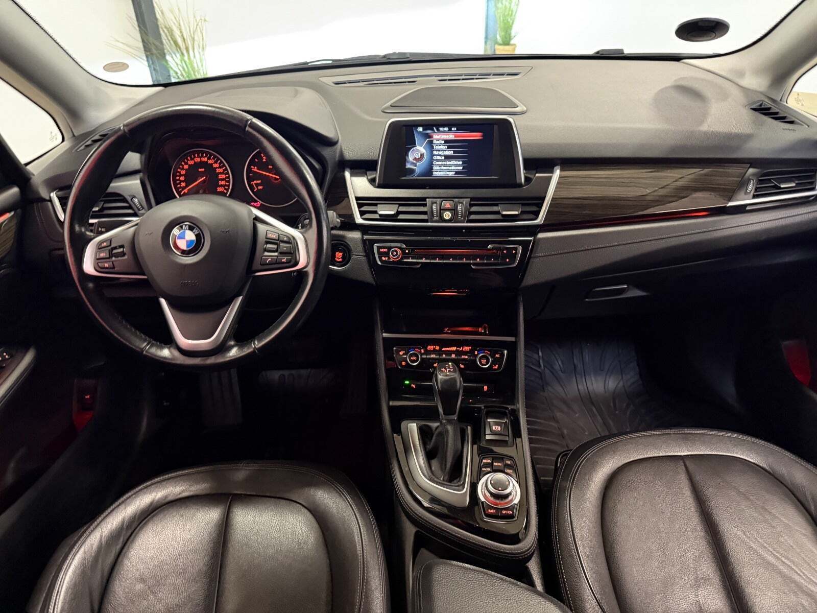 Sort BMW 218d fra 2014