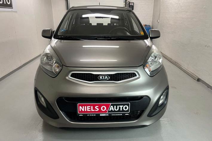 Grå Kia Picanto fra 2013