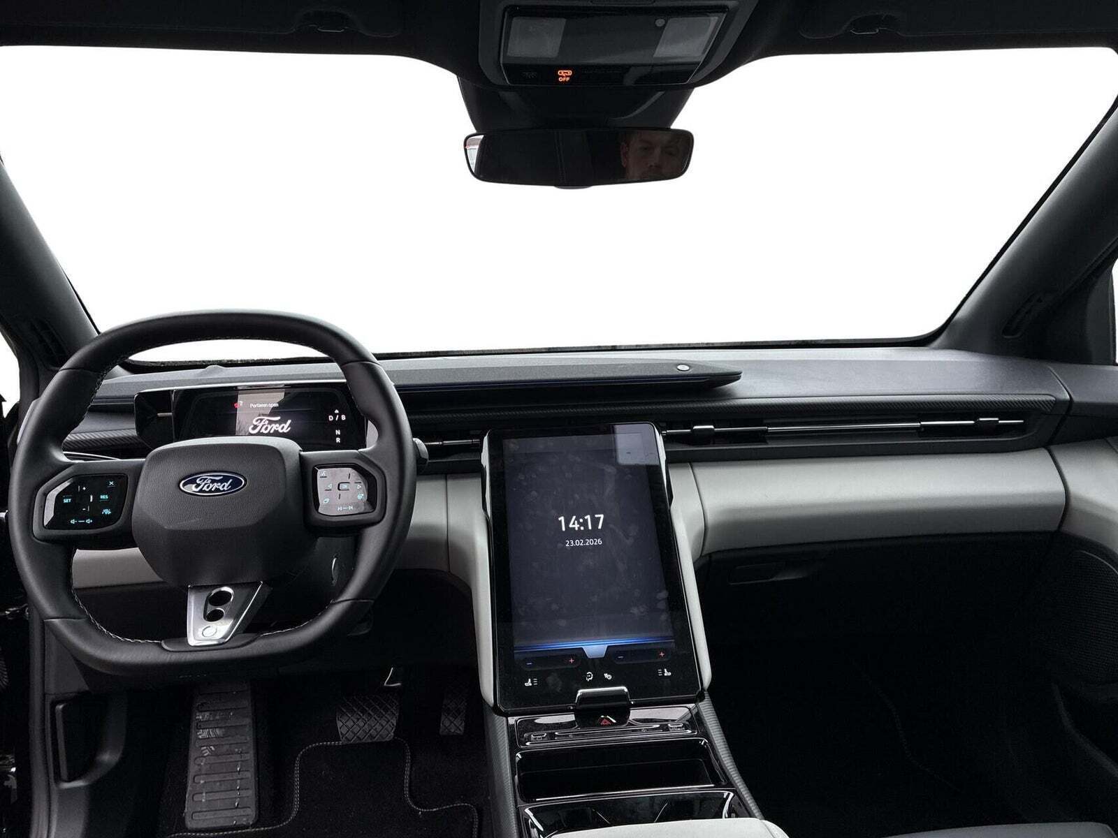 Sort Ford Capri fra 2025