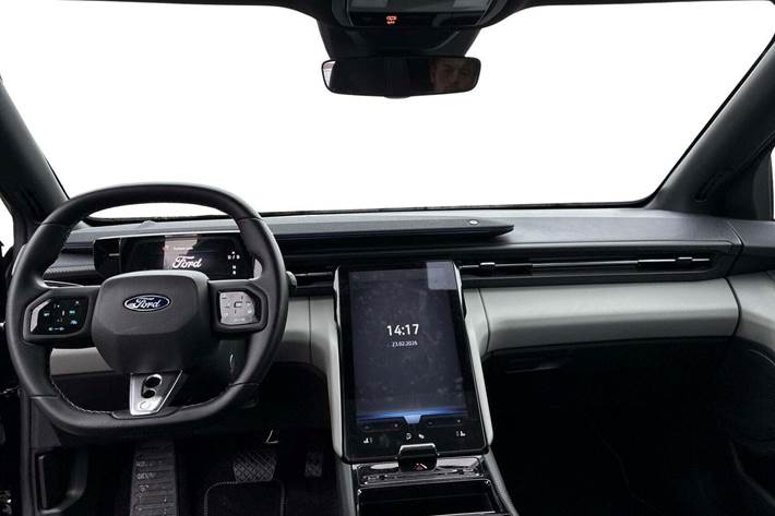 Sort Ford Capri fra 2025