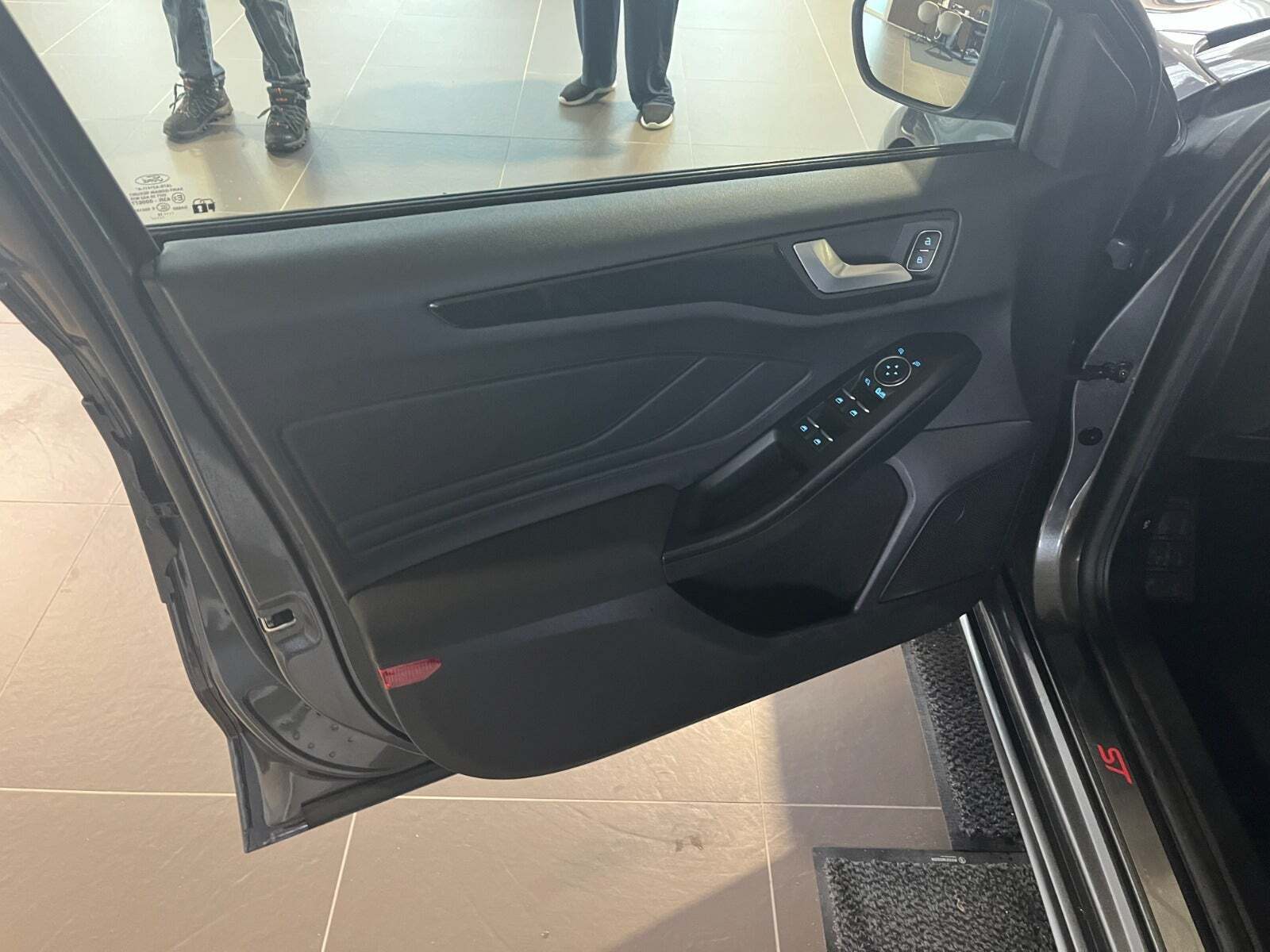 Grå Ford Focus fra 2019