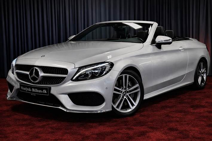 Sølv Mercedes C200 fra 2017 set udefra
