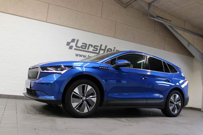 Blå Skoda Enyaq fra 2022