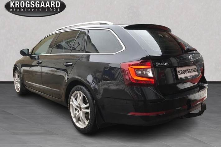 Sort Skoda Octavia fra 2017