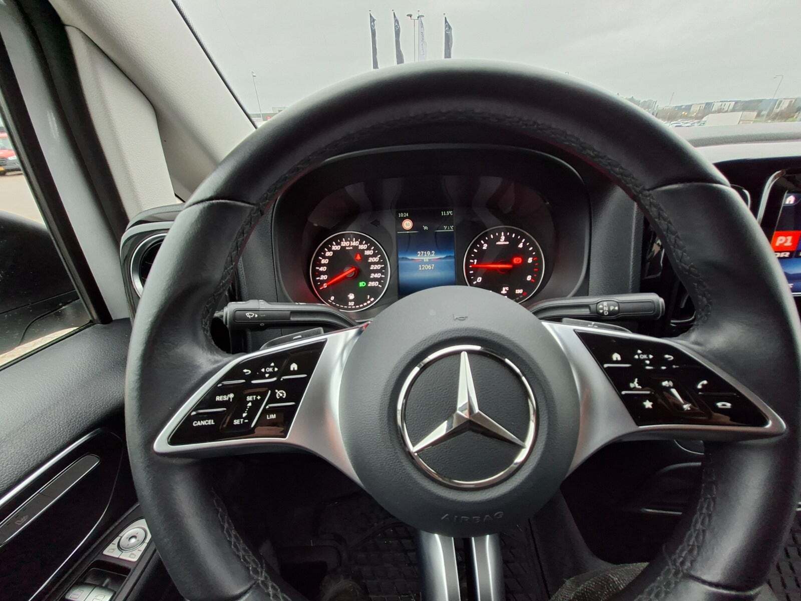 Hvid Mercedes Vito 114 fra 2024