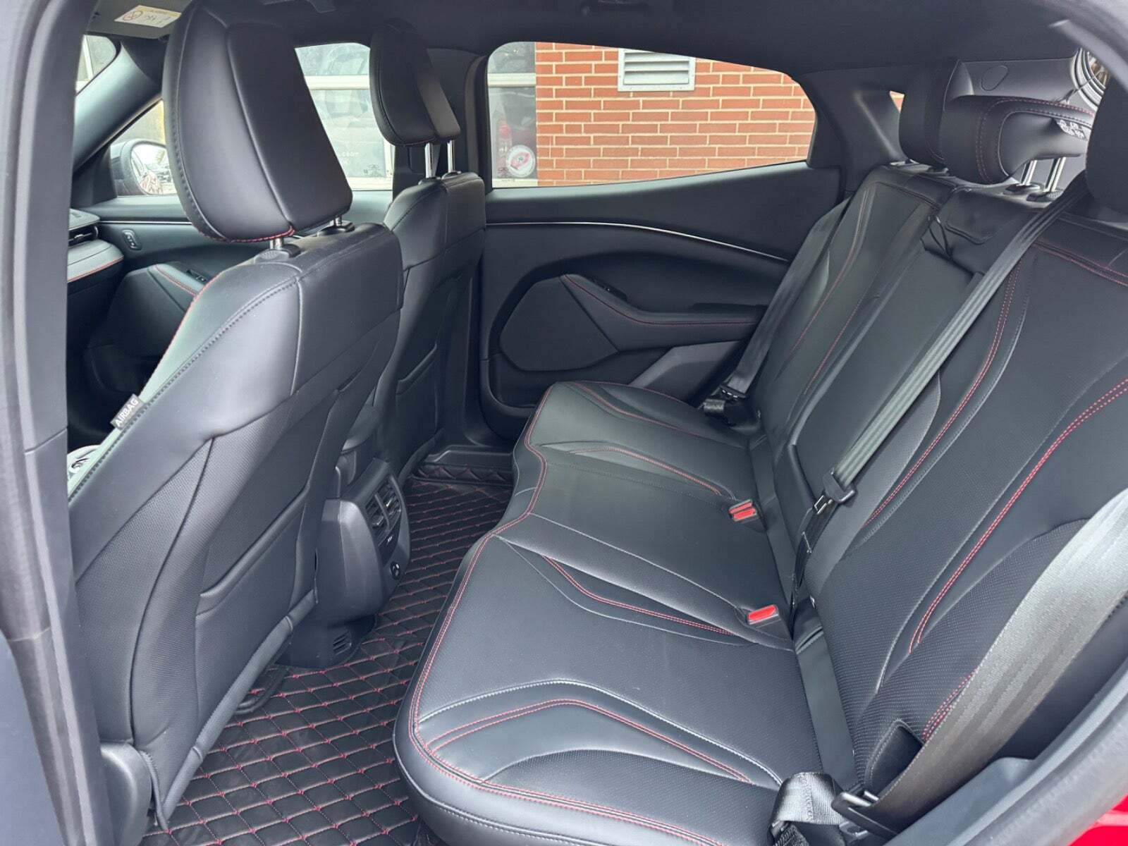 Rød Ford Mustang Mach-E fra 2021