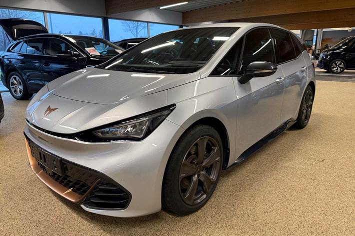 Sølv Cupra Born fra 2022 set udefra