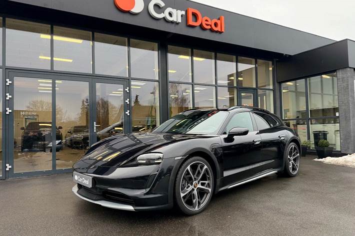 Sort Porsche Taycan 4 fra 2021 set udefra