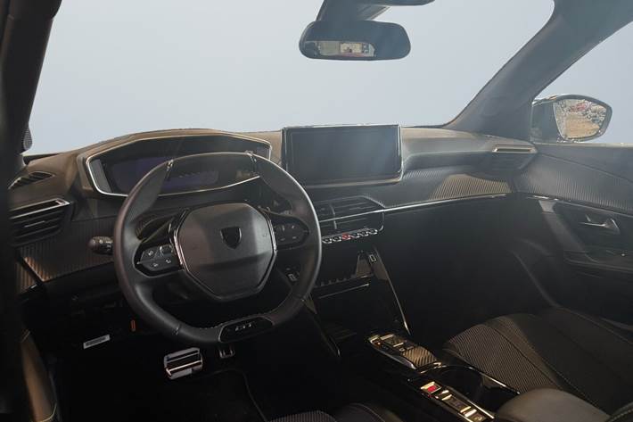 Grå Peugeot e-2008 fra 2025